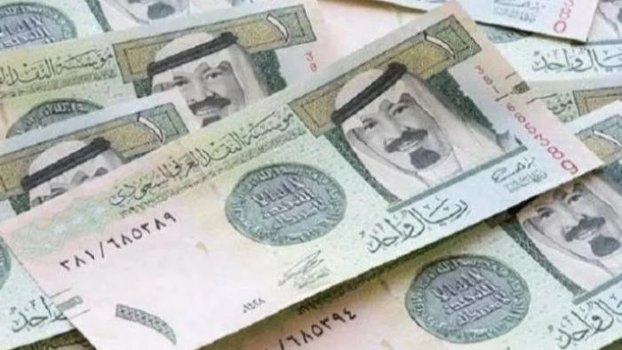 سعر صرف الريال السعودي يتصدر مؤشرات التداول بعد تراجعه المفاجئ في تعاملات الأربعاء